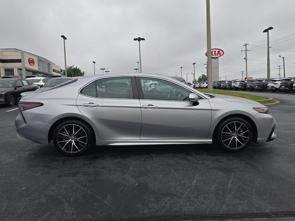 Used 2024 Toyota Camry SE FWD image 2