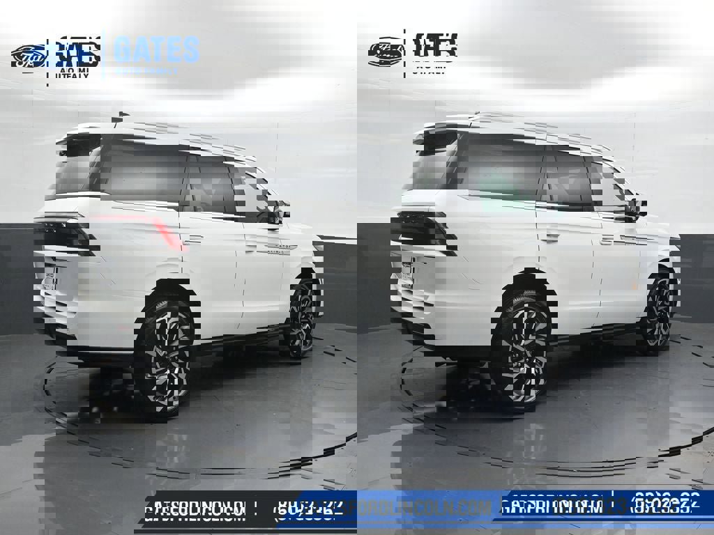 New 2026 Lincoln Navigator Reserve image 2