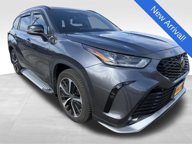 Used 2022 Toyota Highlander XSE AWD/4WD image 1