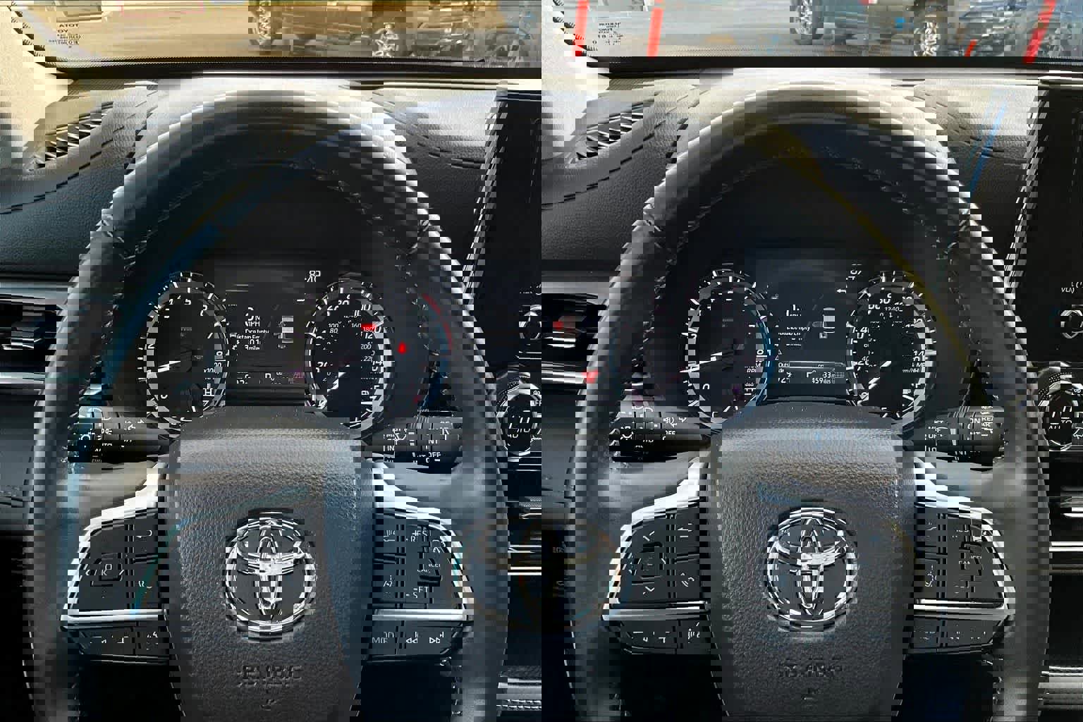 Used 2024 Toyota Highlander LE image 18