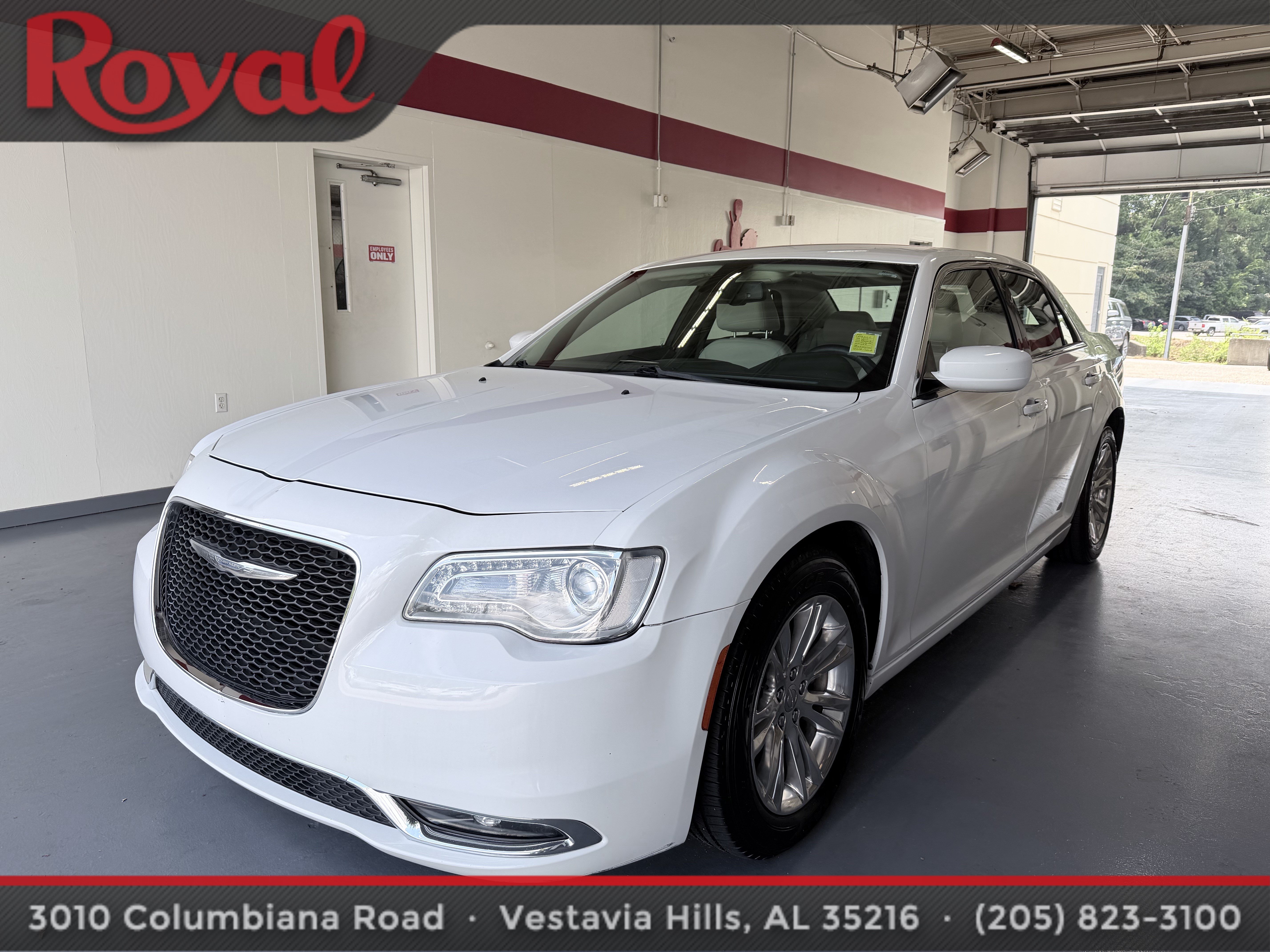 Used 2017 Chrysler 300 Limited w/ Driver Convenience Group RWD image 1