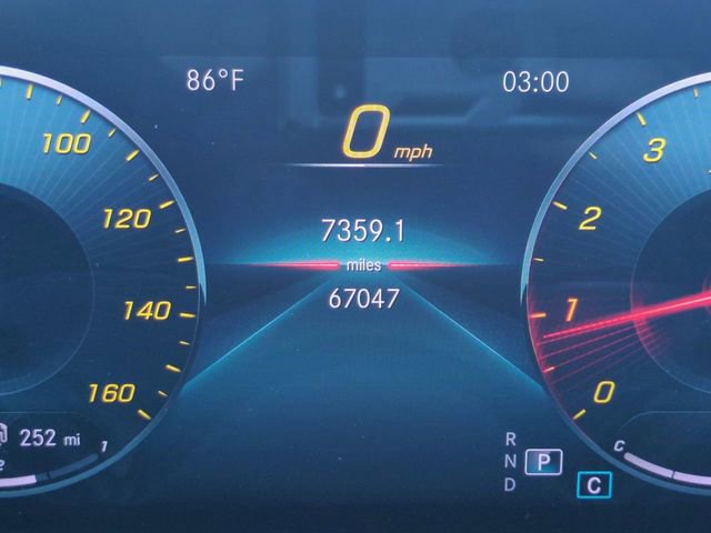 Used 2021 Mercedes-Benz GLB 250 4MATIC image 32