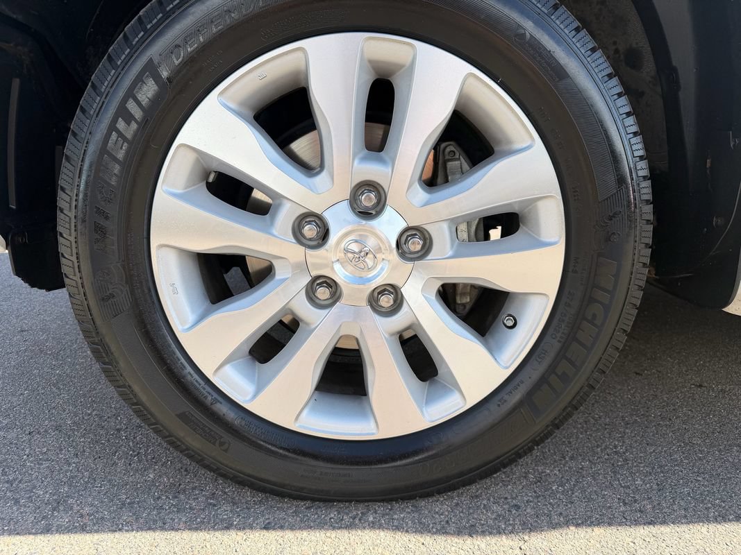 Used 2018 Toyota Sequoia Platinum AWD/4WD image 47
