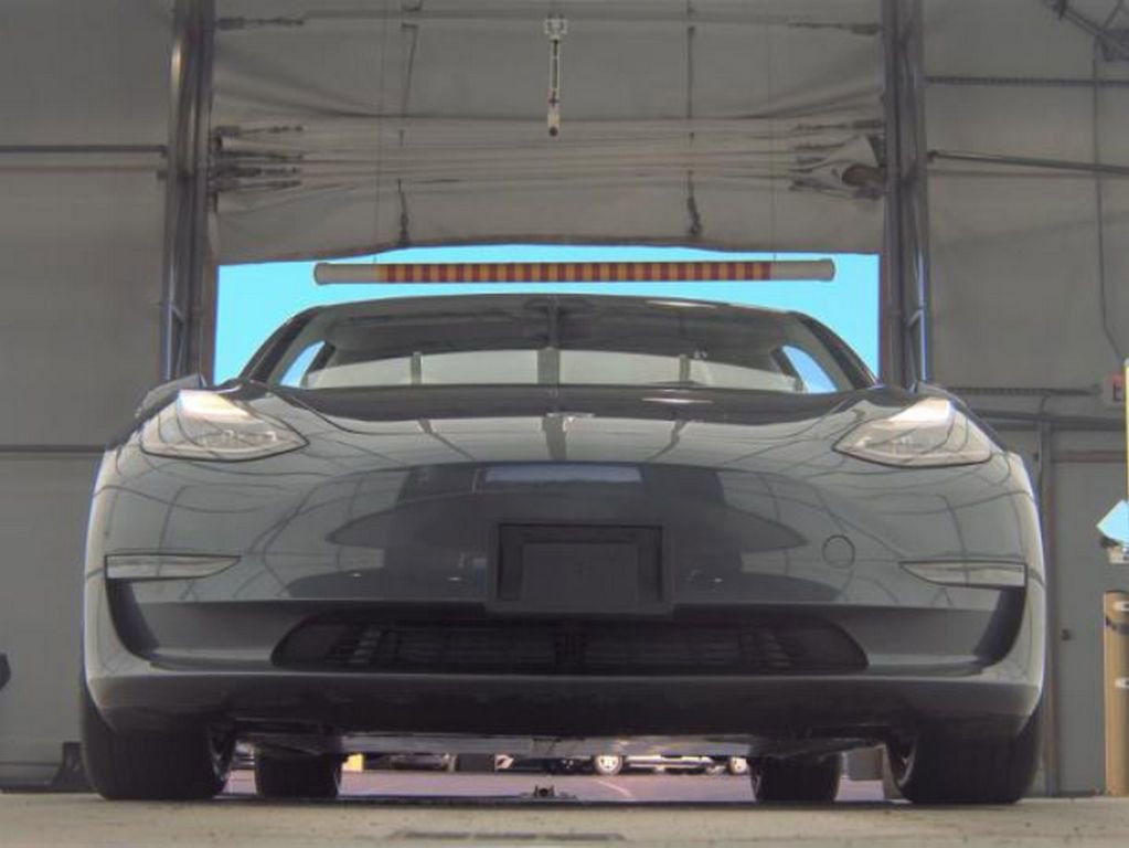 Used 2023 Tesla Model 3 Standard Range RWD image 3
