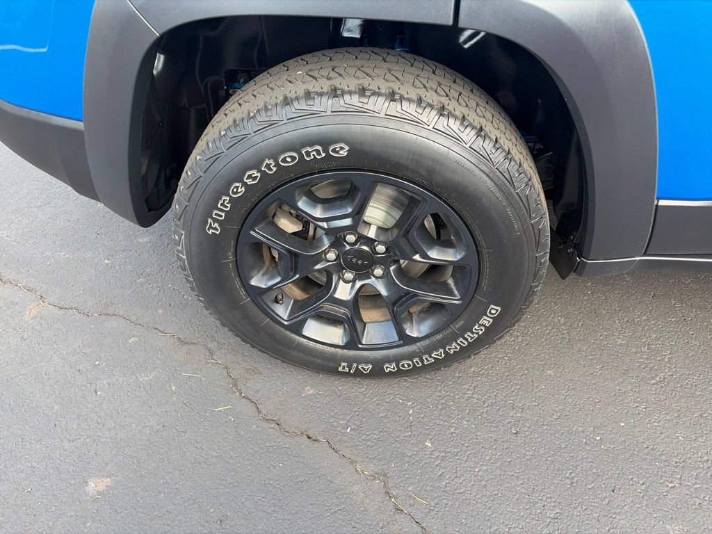 Certified 2022 Jeep Cherokee Latitude w/ Sun & Sound Group AWD/4WD image 9
