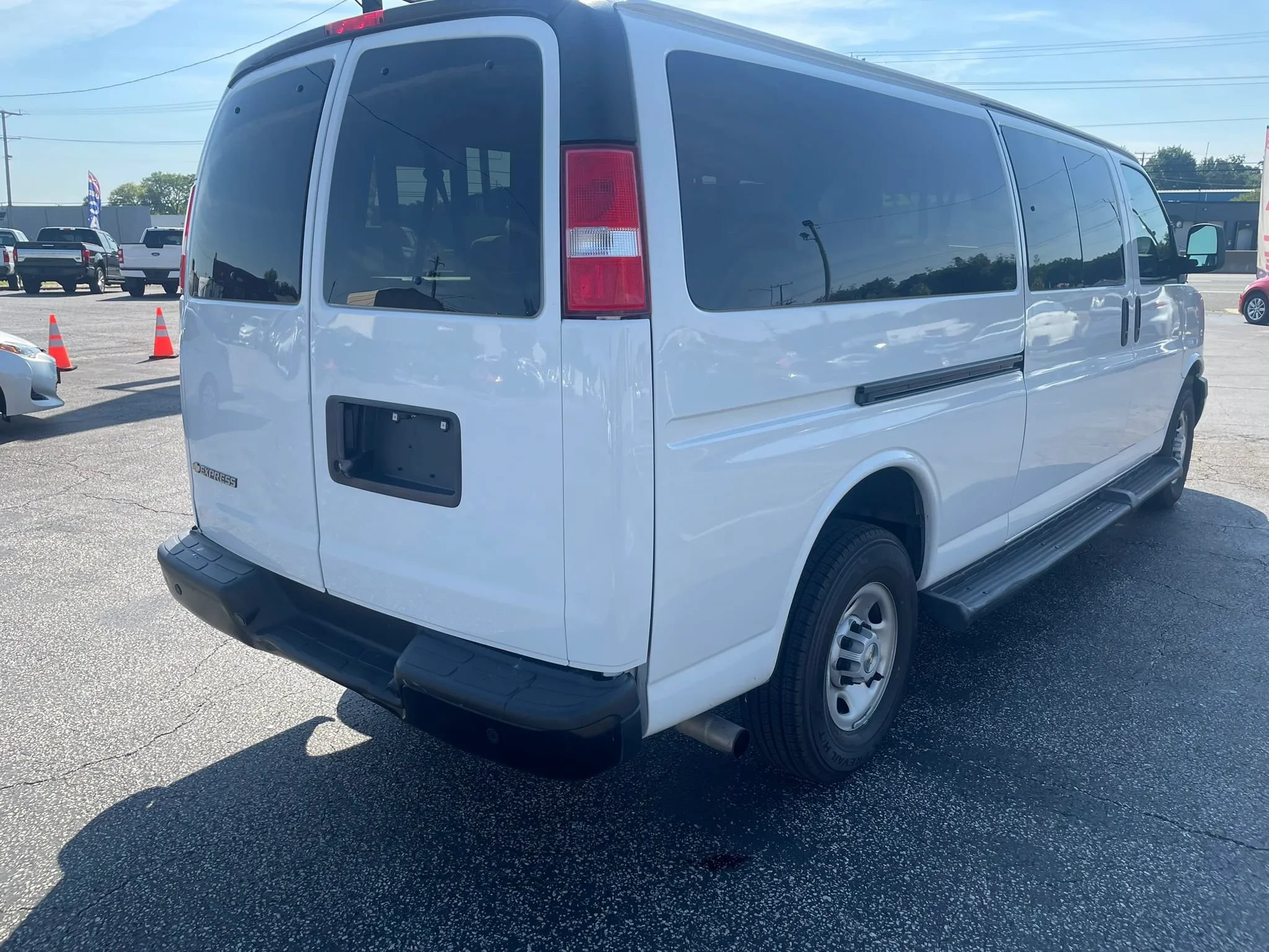 Used 2023 Chevrolet Express 3500 LS RWD image 5