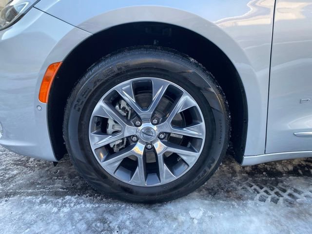 Used 2023 Chrysler Pacifica Pinnacle image 19