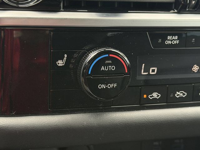 Used 2024 Nissan Pathfinder SL FWD image 22