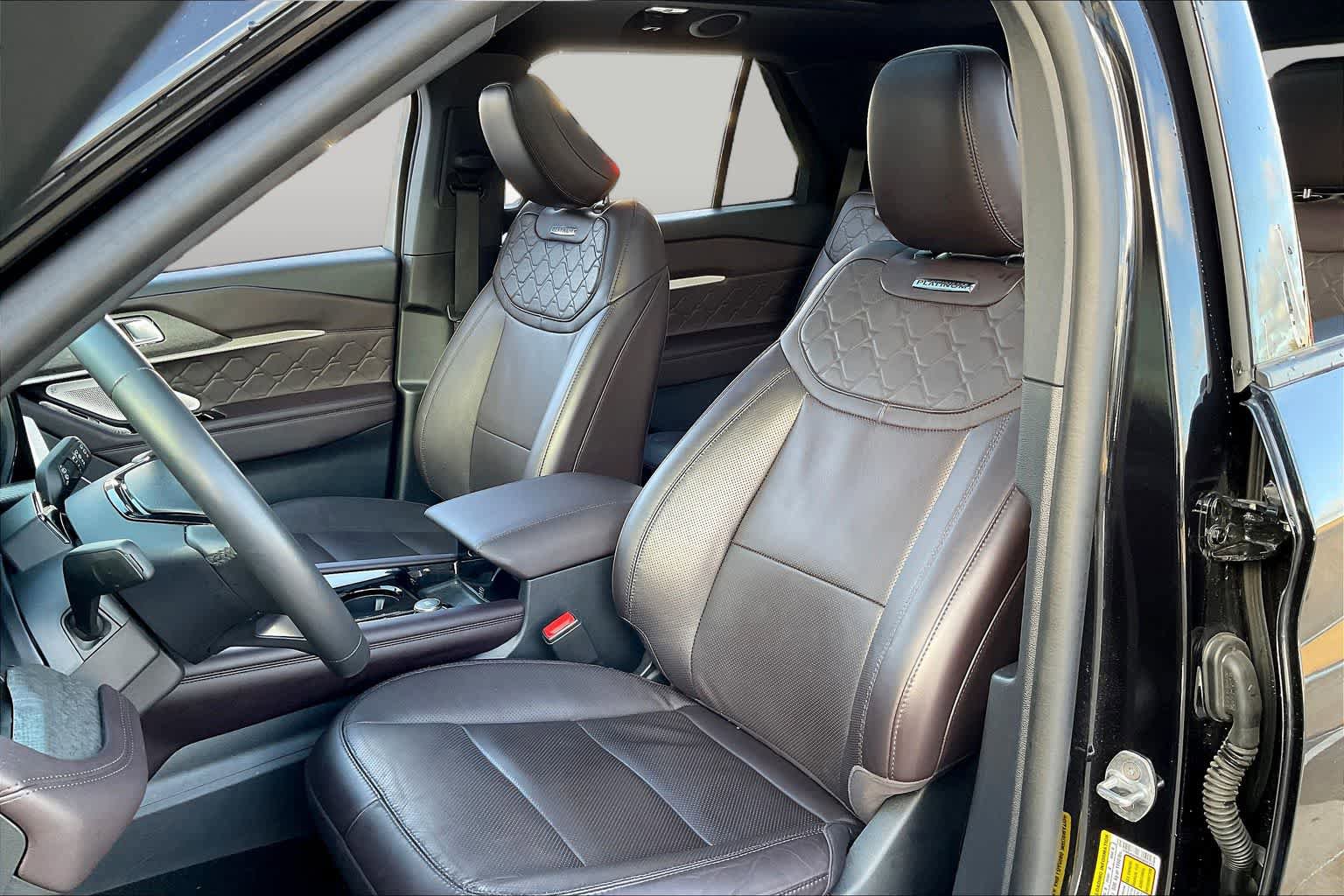 Used 2025 Ford Explorer Platinum w/ LUX Leather Package AWD/4WD image 12
