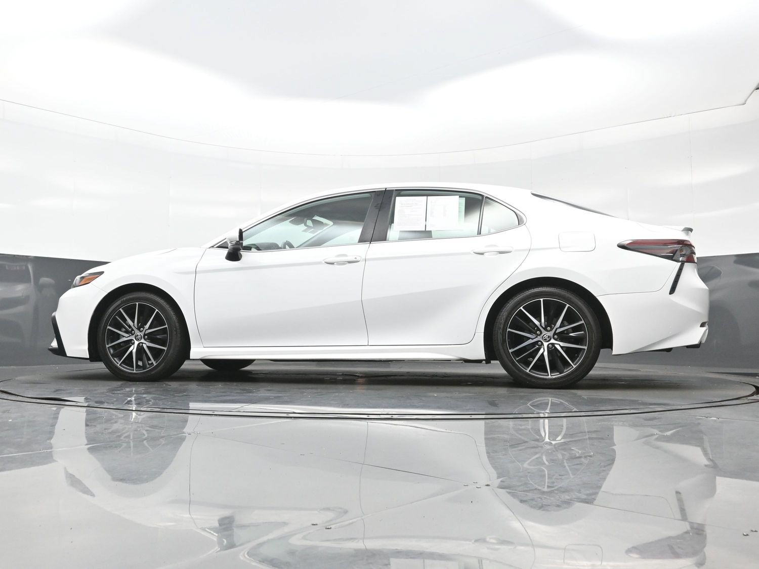 Used 2024 Toyota Camry SE w/ Audio Upgrade Package FWD image 31
