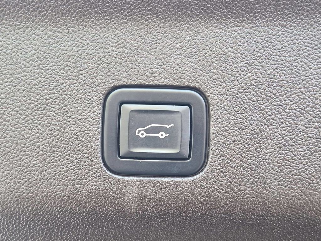 Used 2021 Cadillac Escalade Premium Luxury AWD/4WD image 31