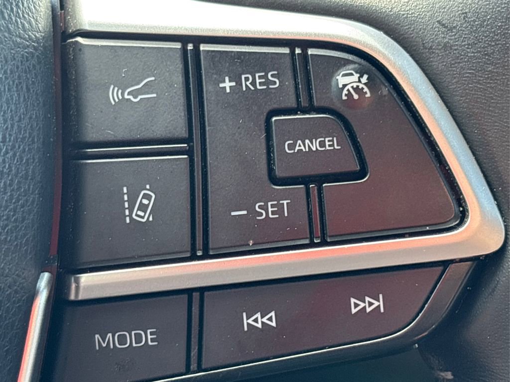 Used 2023 Toyota Highlander LE image 26