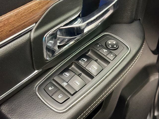 Used 2018 RAM 1500 Laramie w/ Convenience Group AWD/4WD image 18
