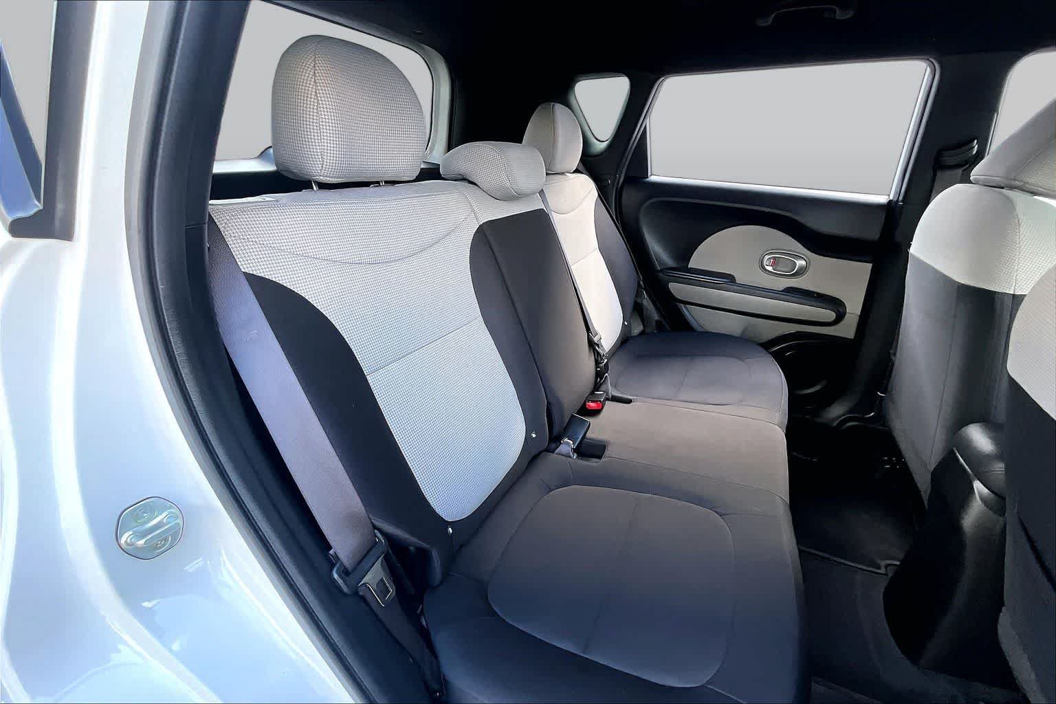 Used 2014 Kia Soul FWD image 19