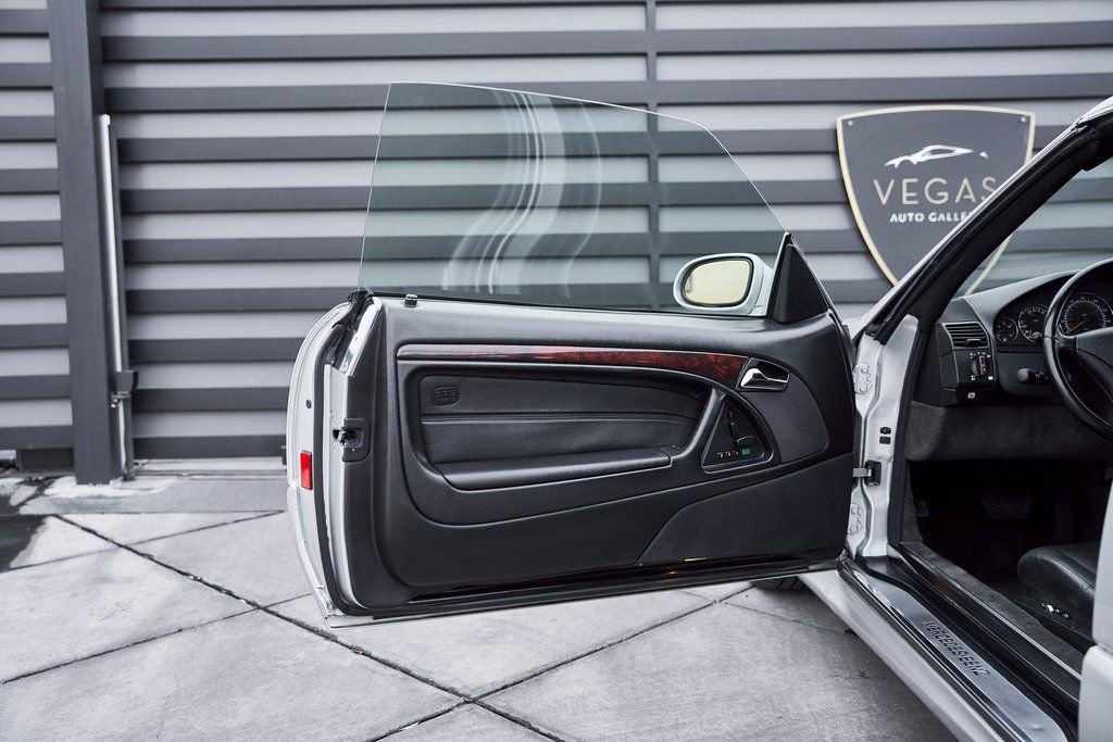 Used 2002 Mercedes-Benz SL 500 w/ SL2 Option Pkg image 24