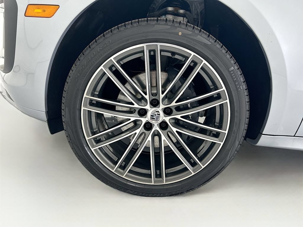 Used 2026 Porsche Macan AWD/4WD image 30