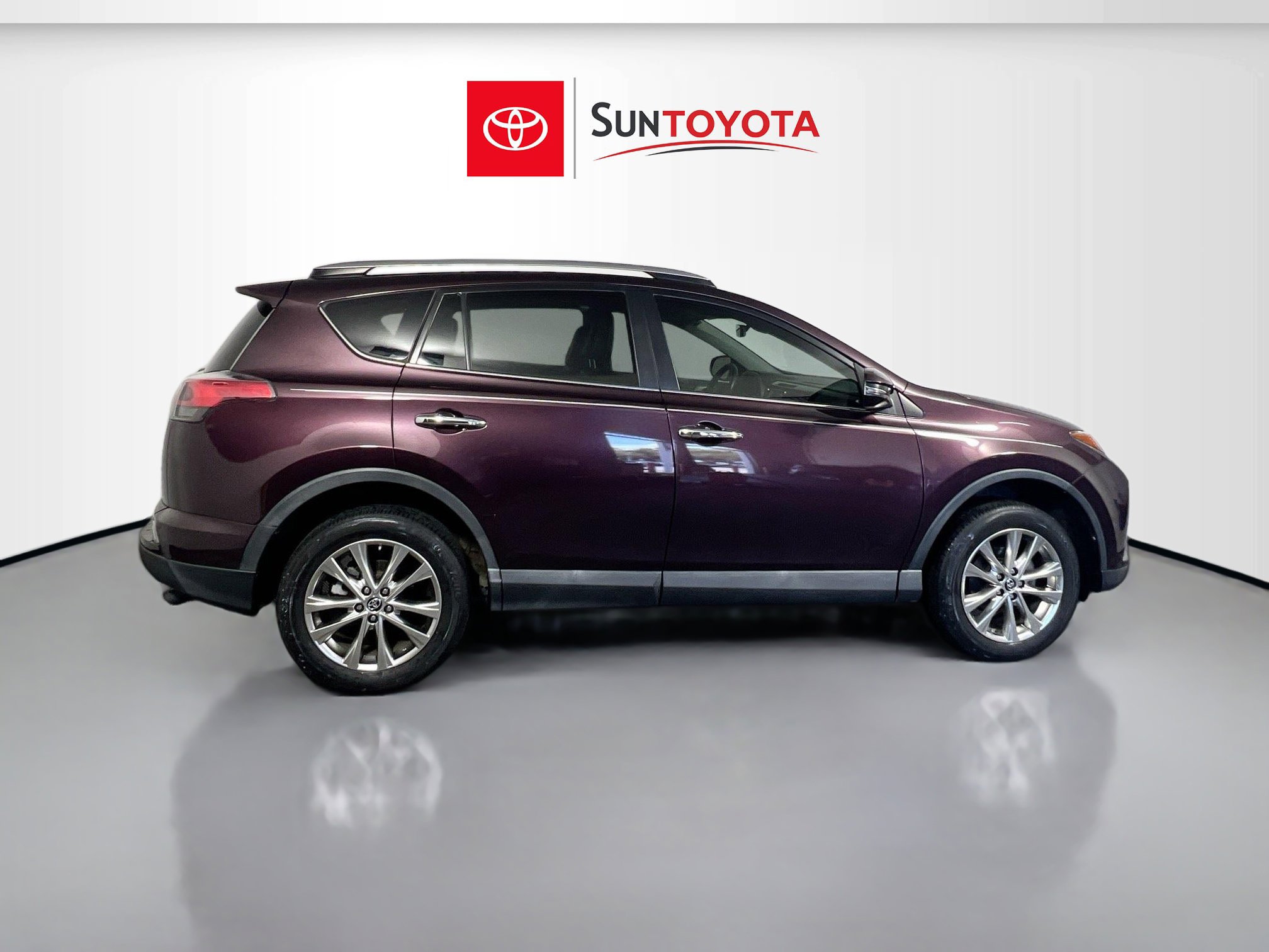 Used 2018 Toyota RAV4 Limited FWD image 2