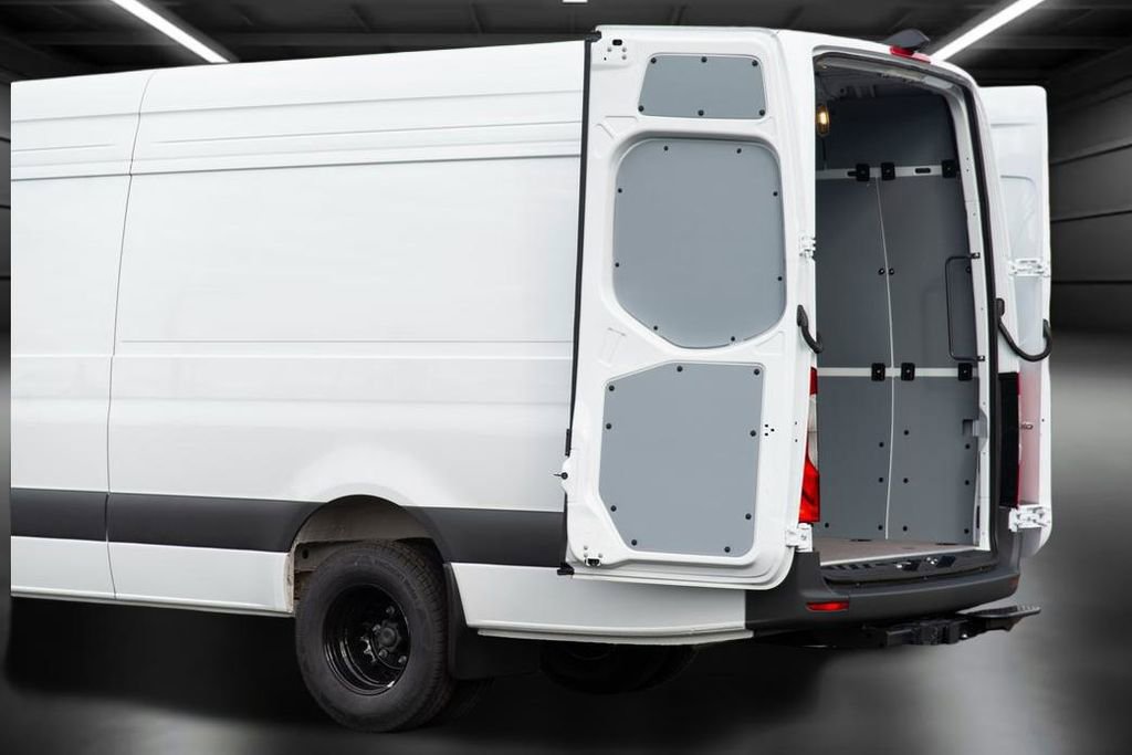 Used 2024 Mercedes-Benz Sprinter 3500 image 19