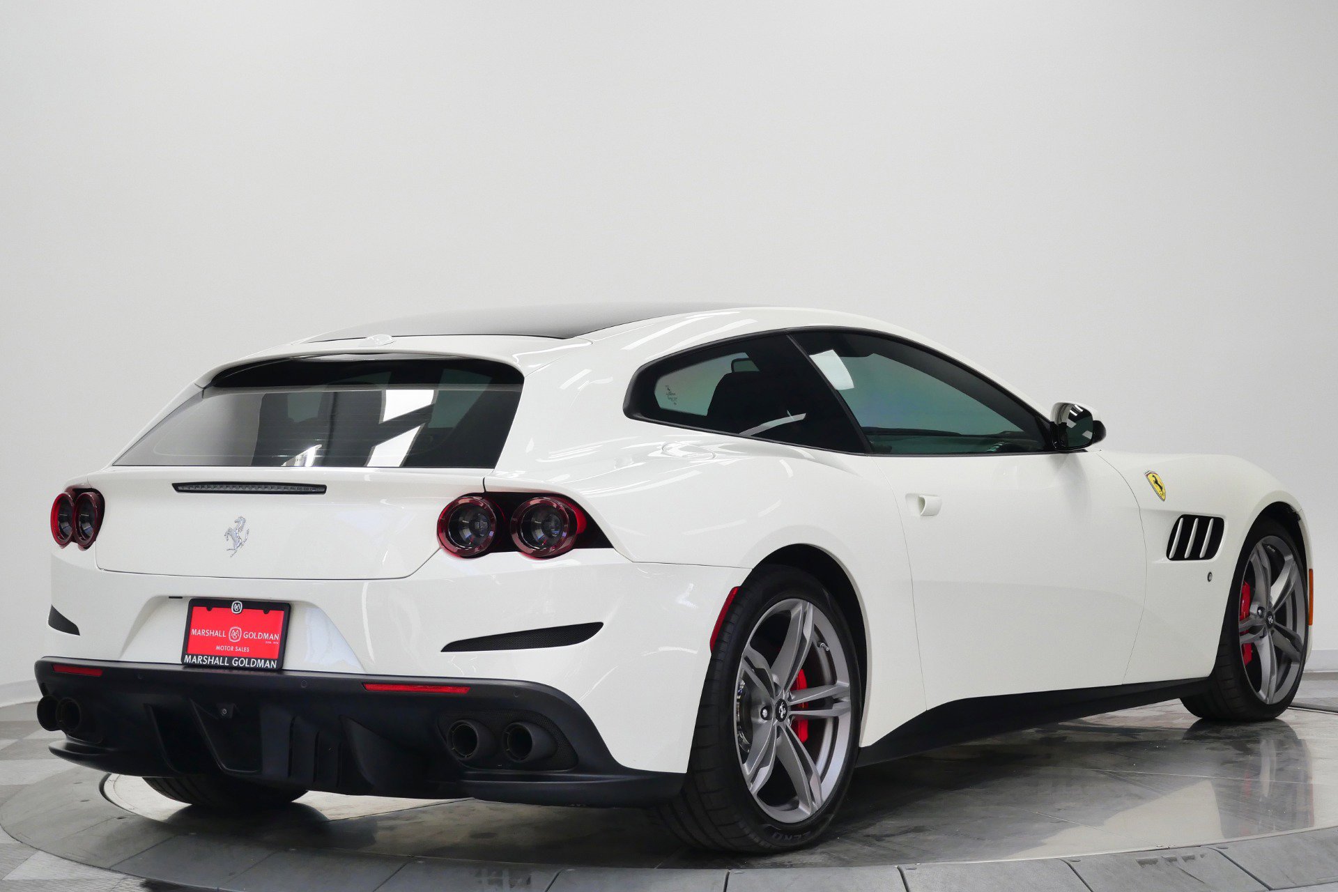 Used 2017 Ferrari GTC4Lusso AWD/4WD image 9