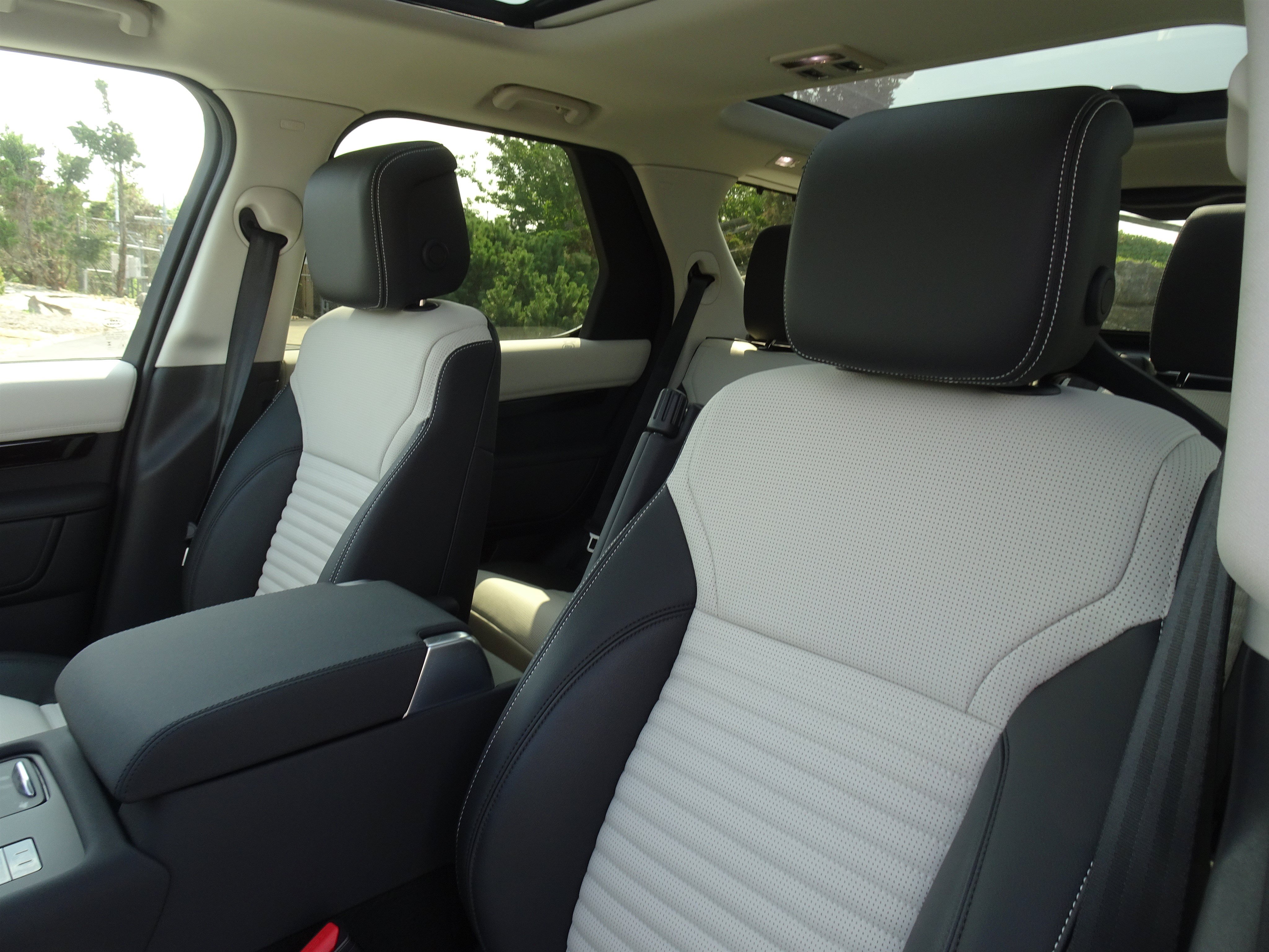 New 2026 Land Rover Discovery S AWD/4WD image 17