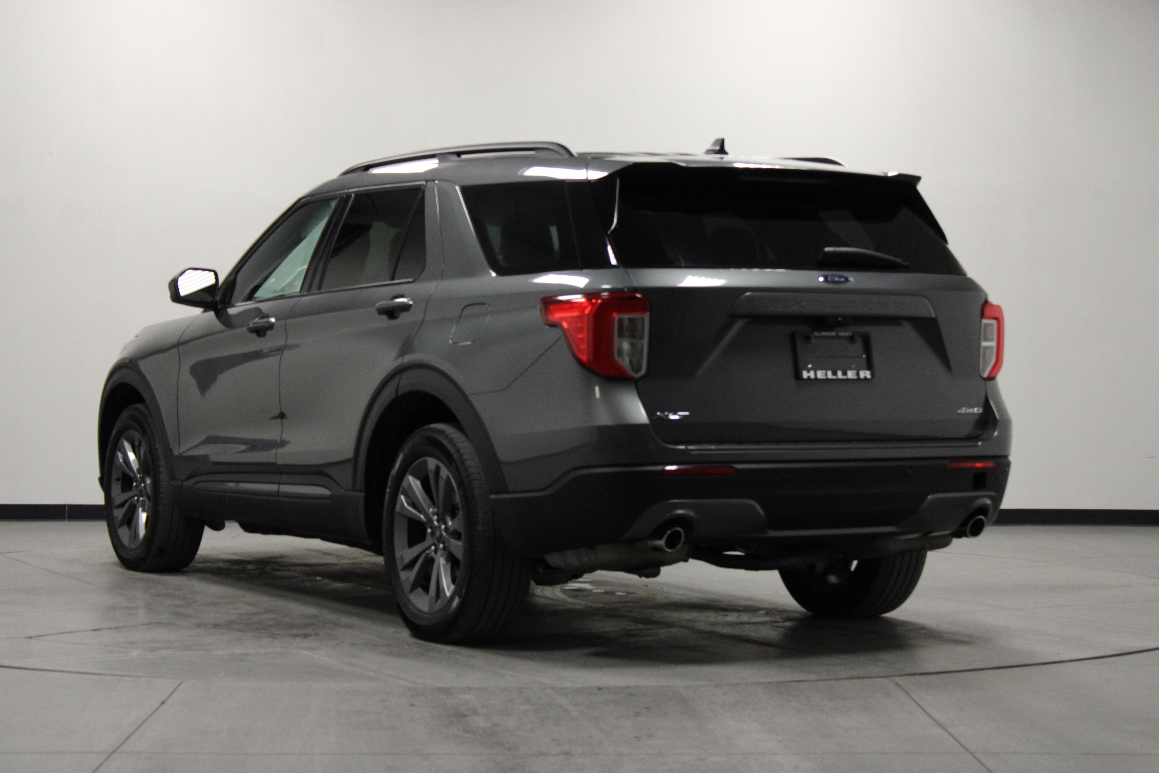 Used 2023 Ford Explorer XLT w/ Equipment Group 202A image 6