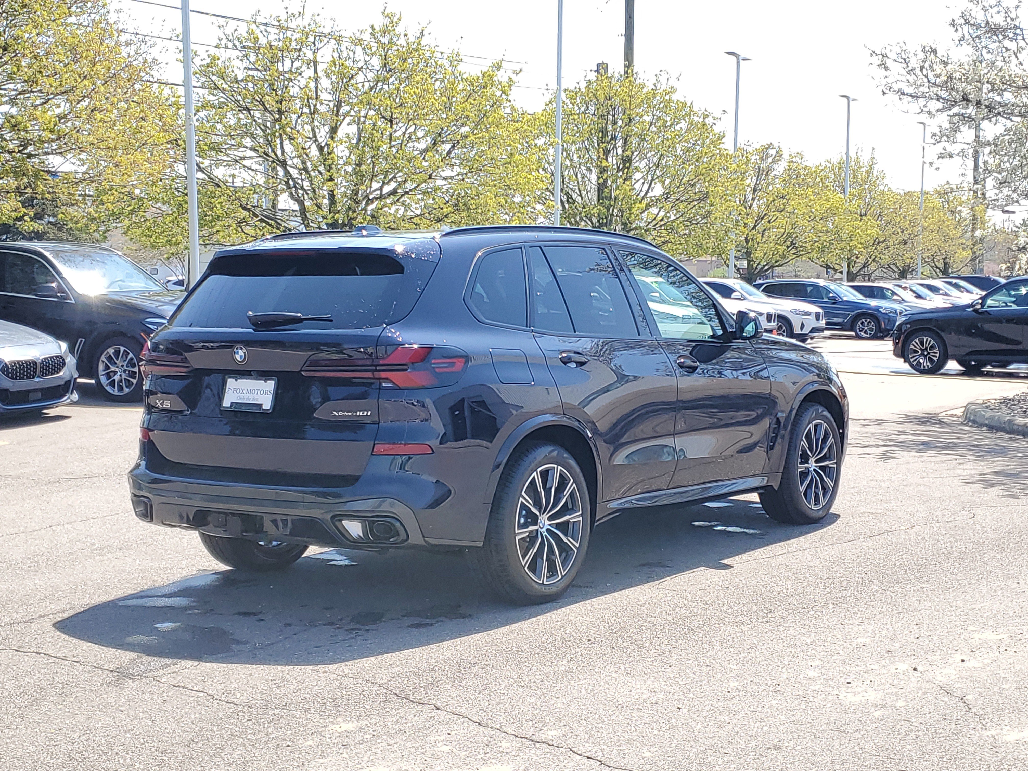 New 2026 BMW X5 xDrive40i w/ M Sport Package AWD/4WD image 3