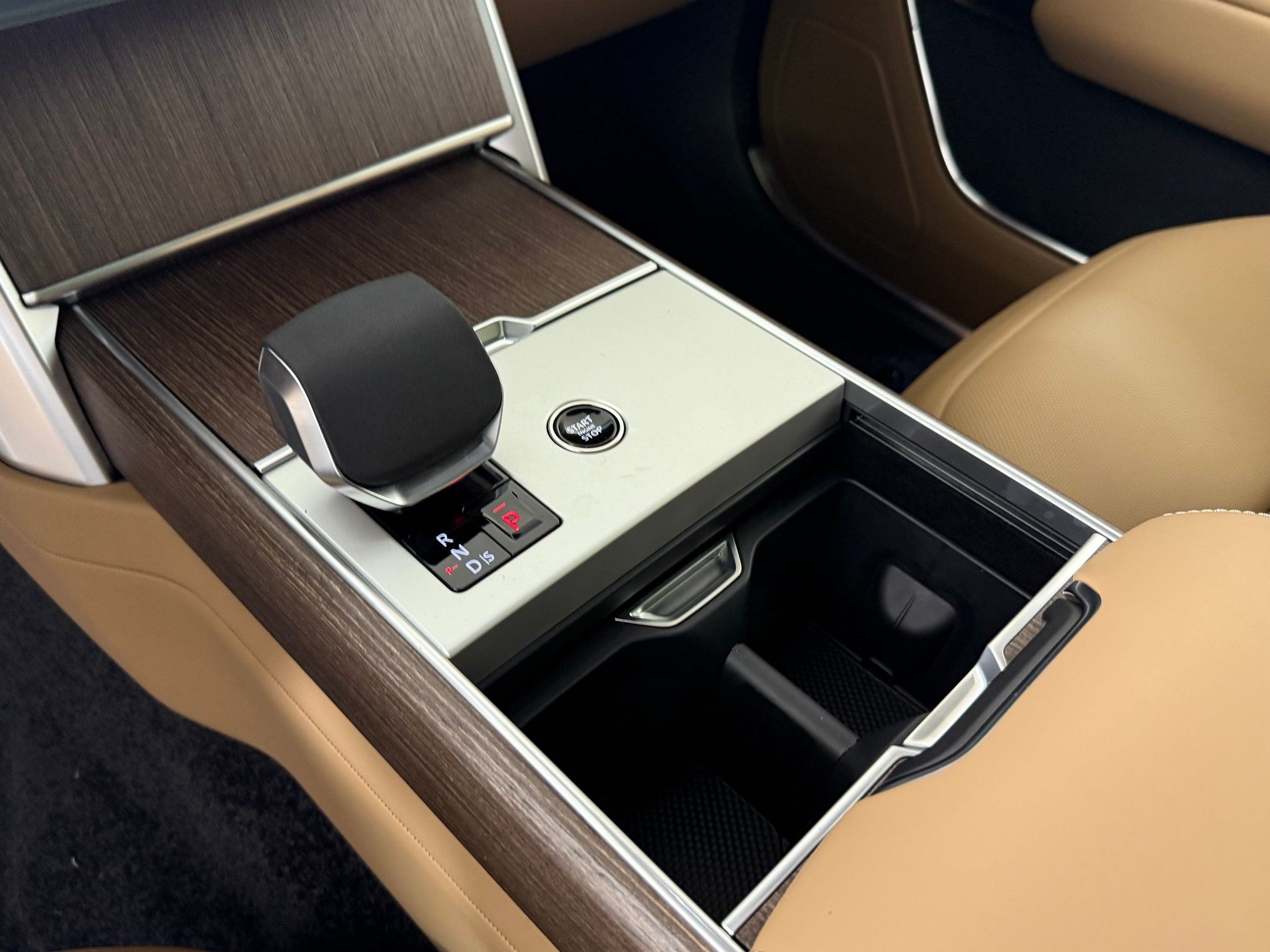 New 2026 Land Rover Range Rover SE AWD/4WD image 17