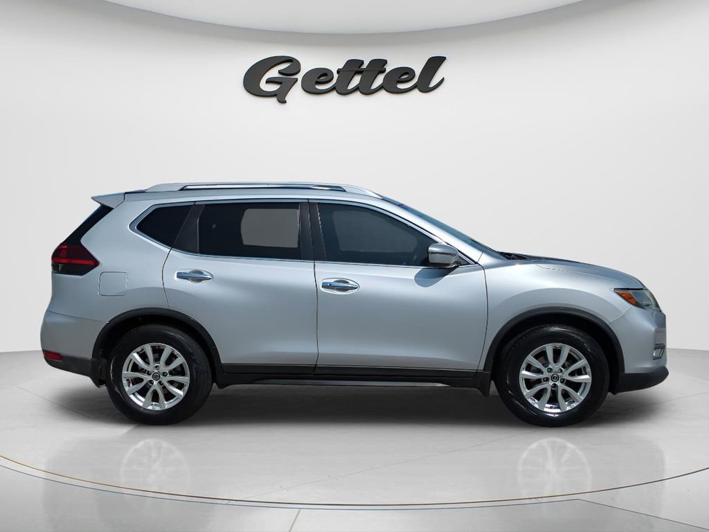 Used 2018 Nissan Rogue SV image 3