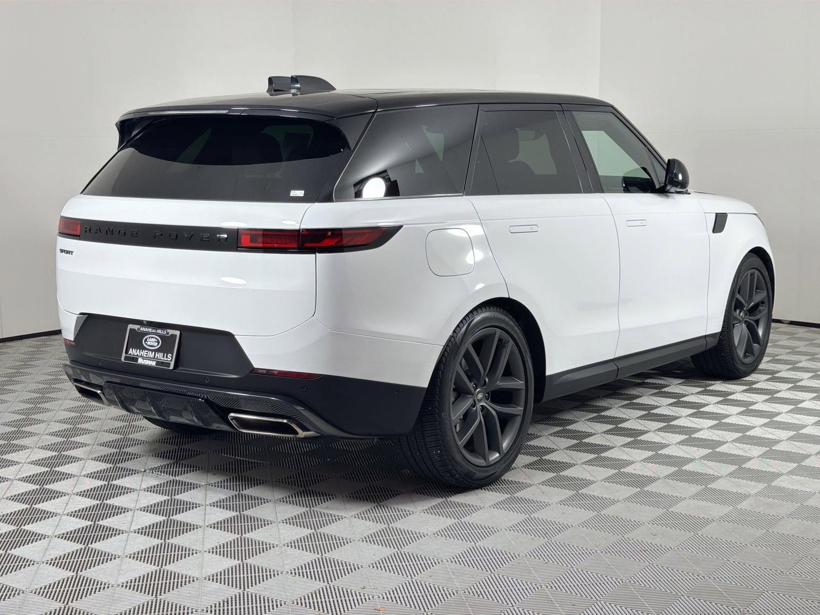Used 2024 Land Rover Range Rover Sport SE AWD/4WD image 5