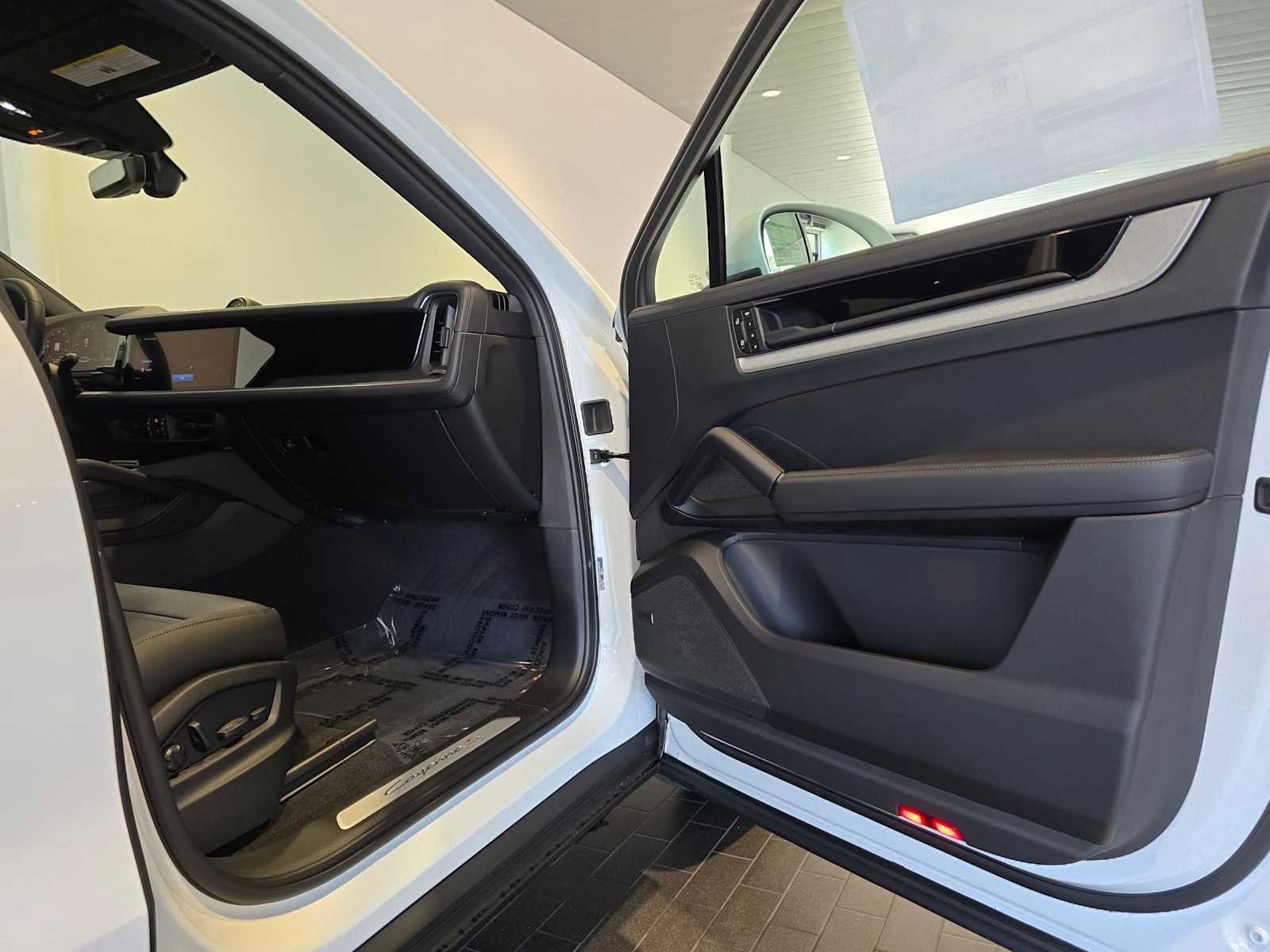 New 2025 Porsche Cayenne S AWD/4WD image 12