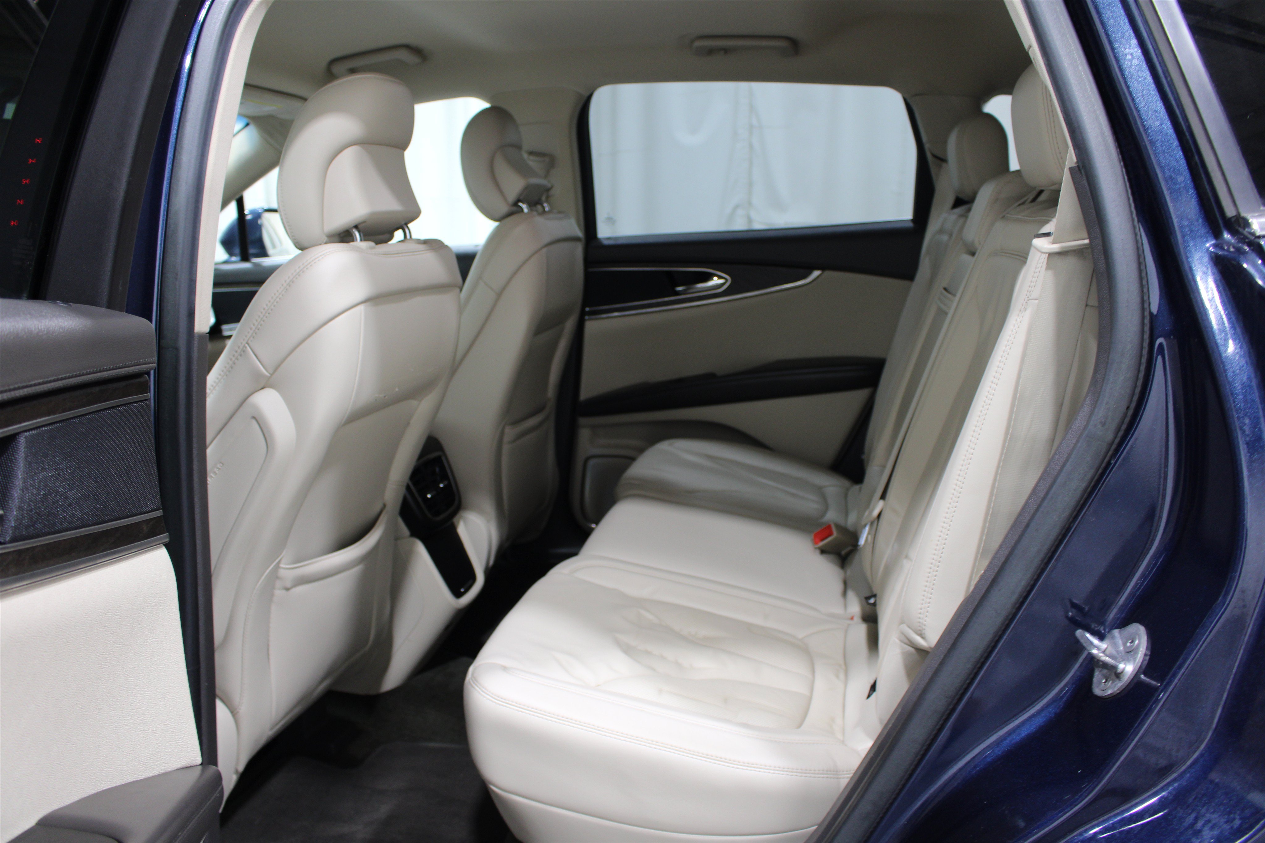 Used 2017 Lincoln MKX Select w/ Enhanced Security Package FWD image 20