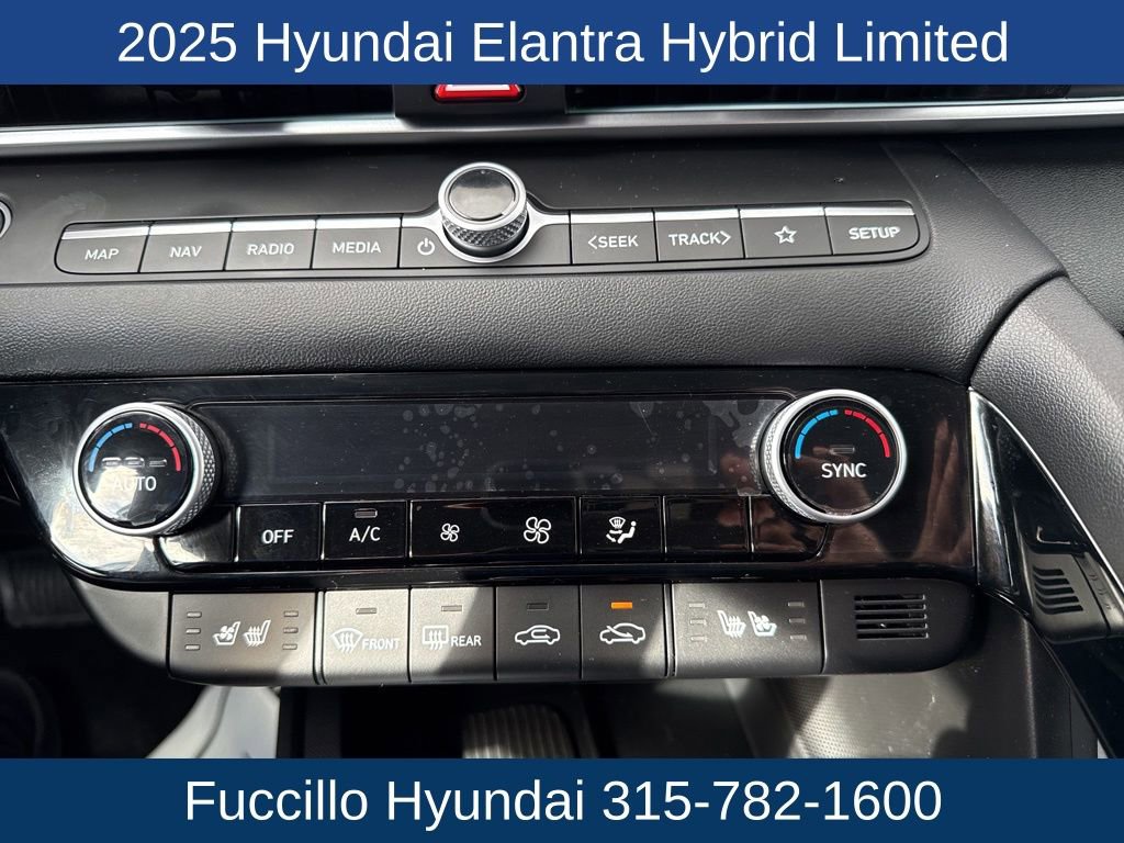 Used 2025 Hyundai Elantra Limited image 20