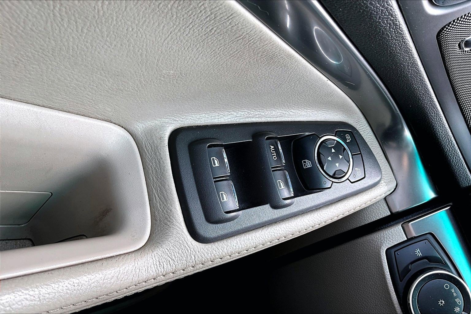 Used 2014 Ford Explorer FWD image 33
