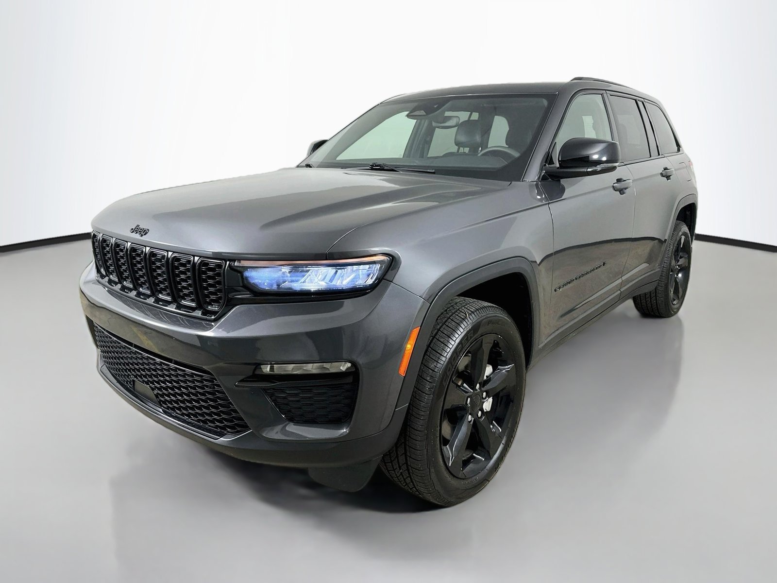 Used 2024 Jeep Grand Cherokee Limited w/ Black Appearance Package