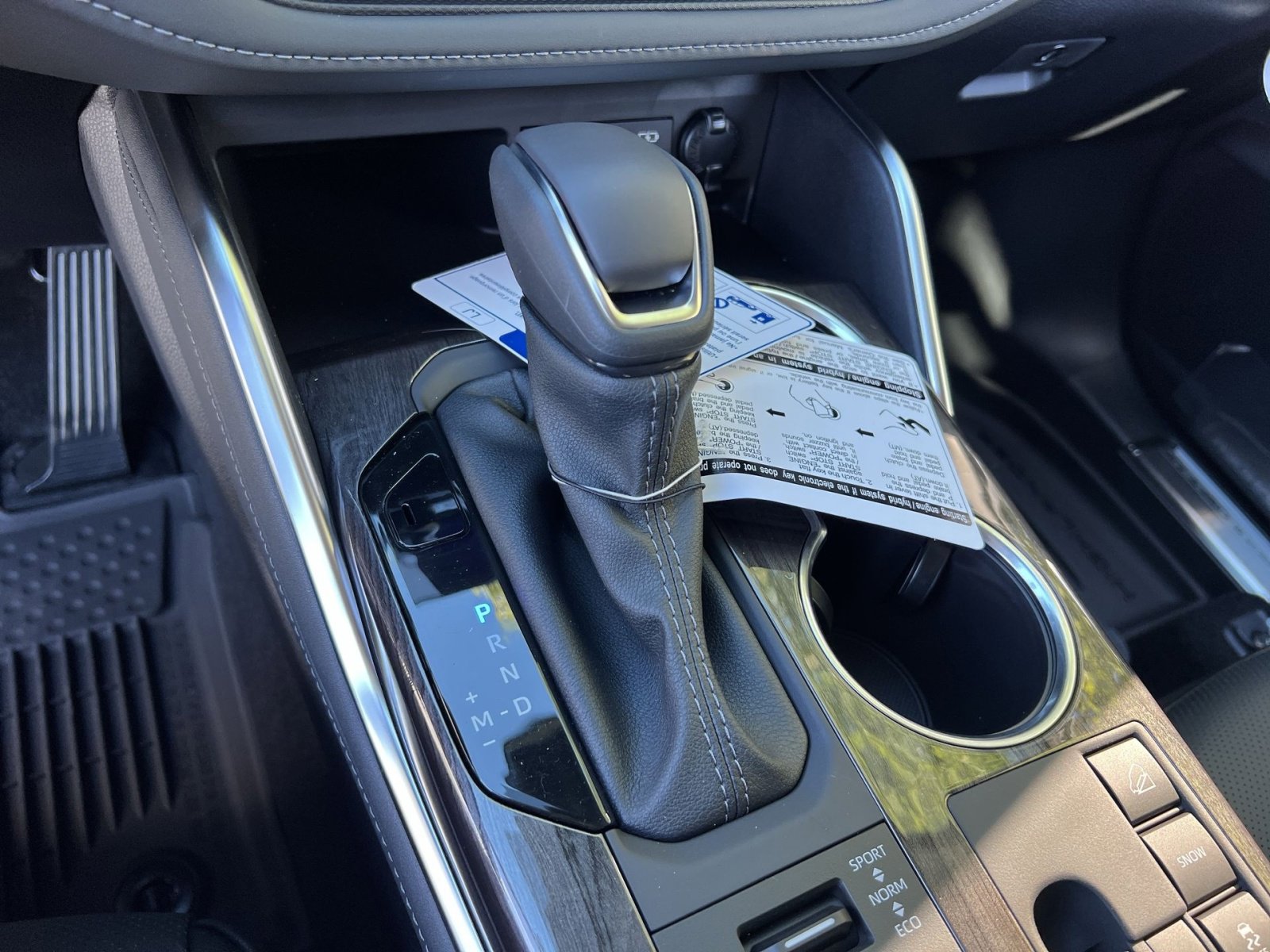 New 2025 Toyota Highlander Platinum image 16