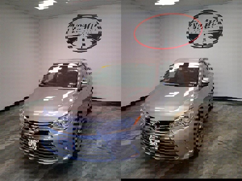 Used 2017 Toyota Camry LE image 7