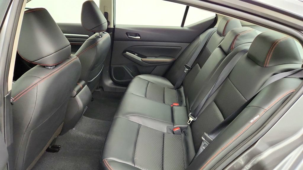 Used 2023 Nissan Altima 2.5 SR AWD/4WD image 19