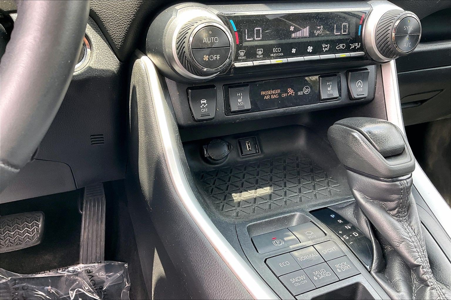 Used 2020 Toyota RAV4 XLE w/ Convenience Package AWD/4WD image 39