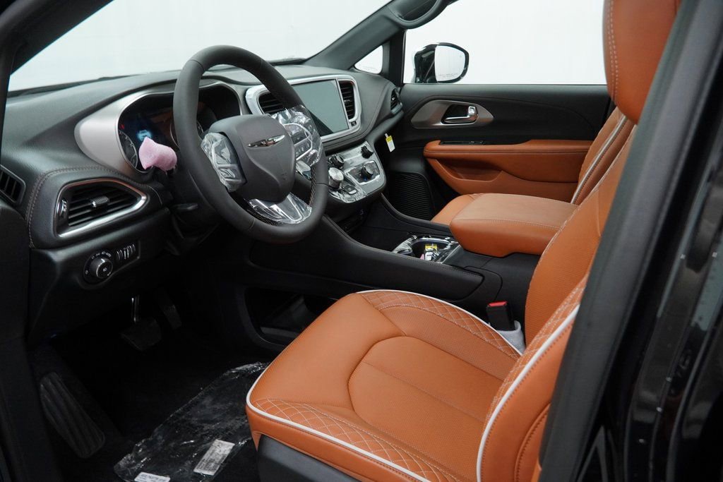 New 2026 Chrysler Pacifica Pinnacle image 16