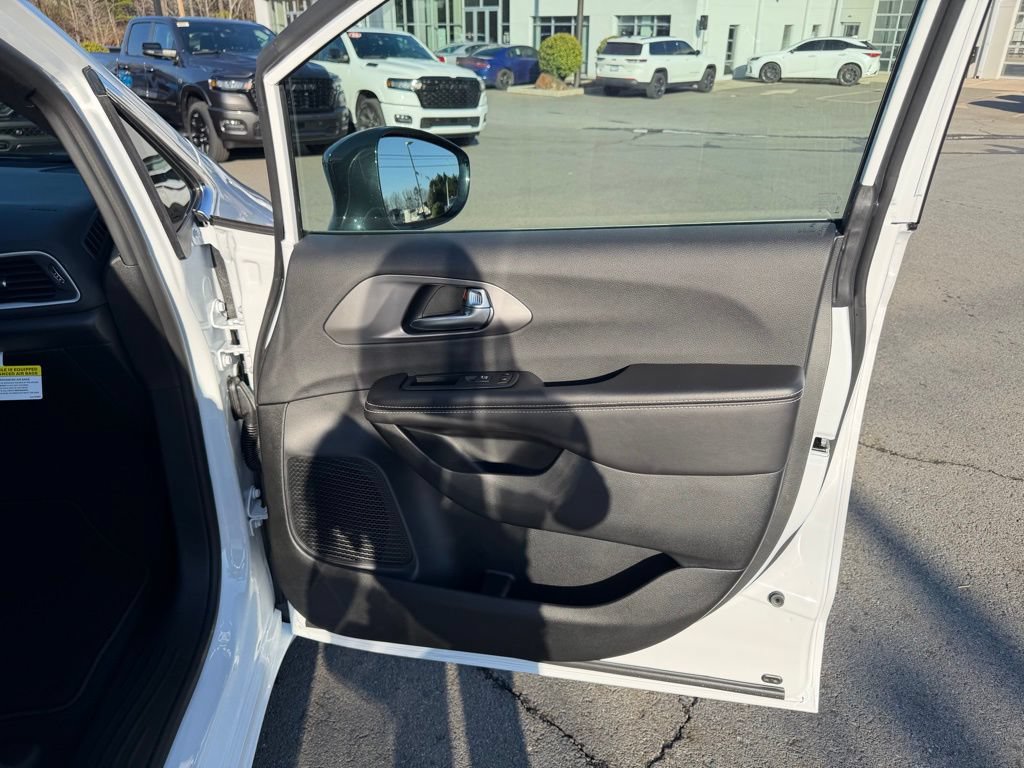 New 2026 Chrysler Voyager LX FWD image 29