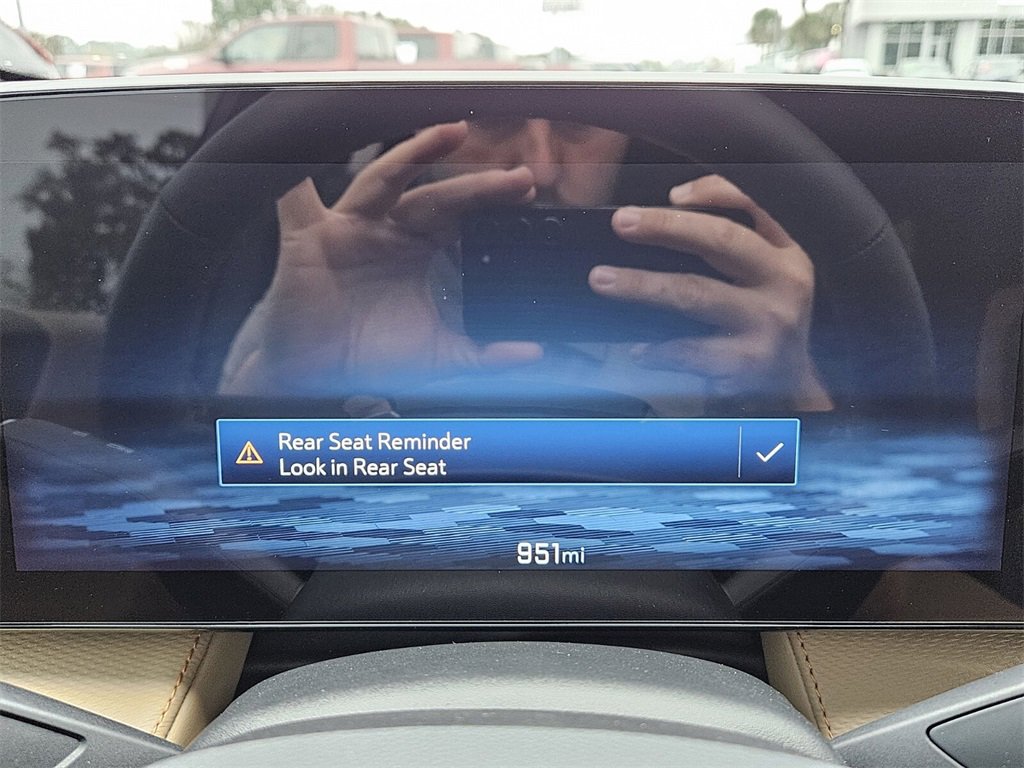 Used 2025 Chevrolet Equinox ACTIV w/ Safety and Technology Package image 23