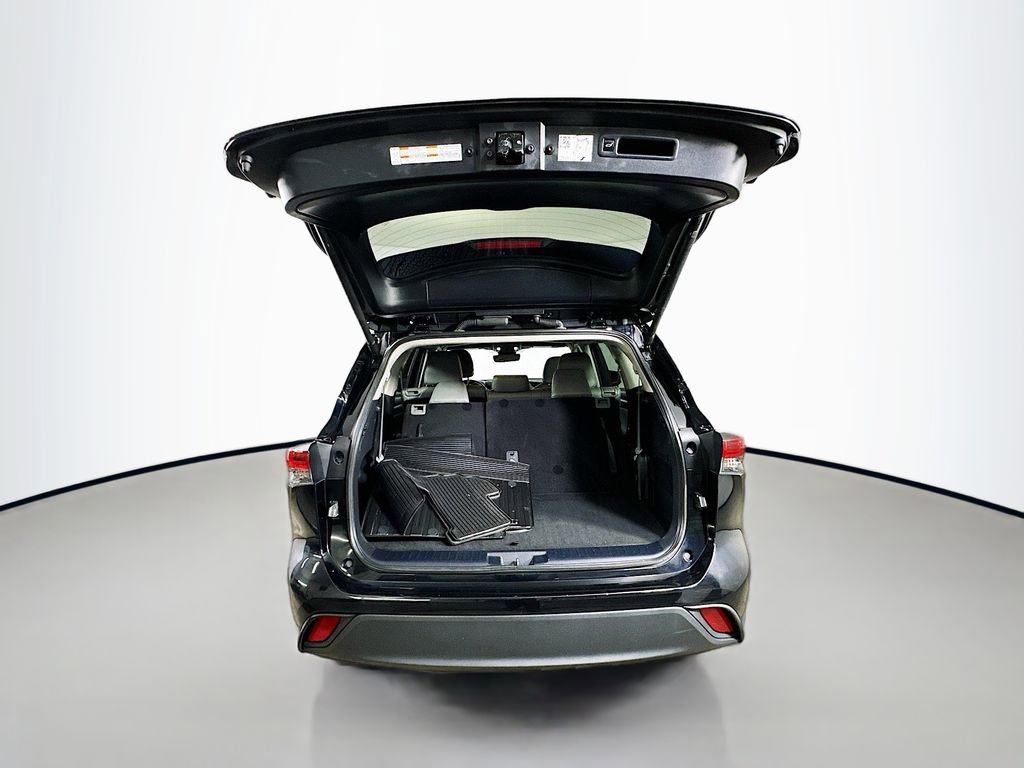 Used 2024 Toyota Highlander XLE image 28