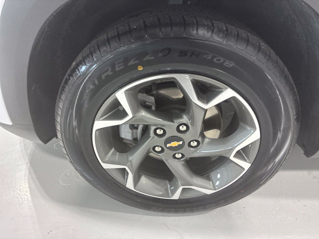 Used 2025 Chevrolet Trax LT FWD image 11