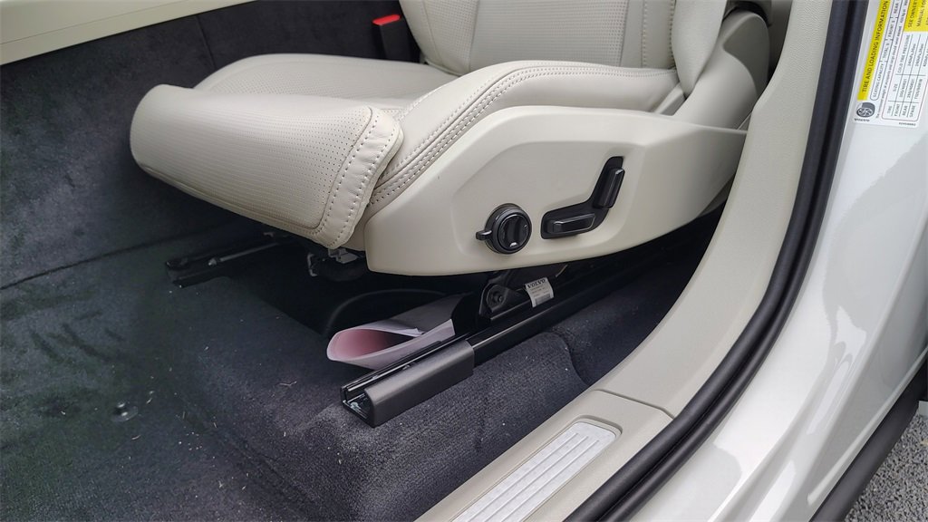 New 2026 Volvo XC60 B5 Ultra w/ Climate Package image 11