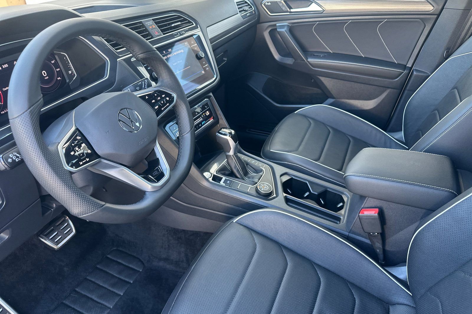 Certified 2024 Volkswagen Tiguan SEL R-Line image 10