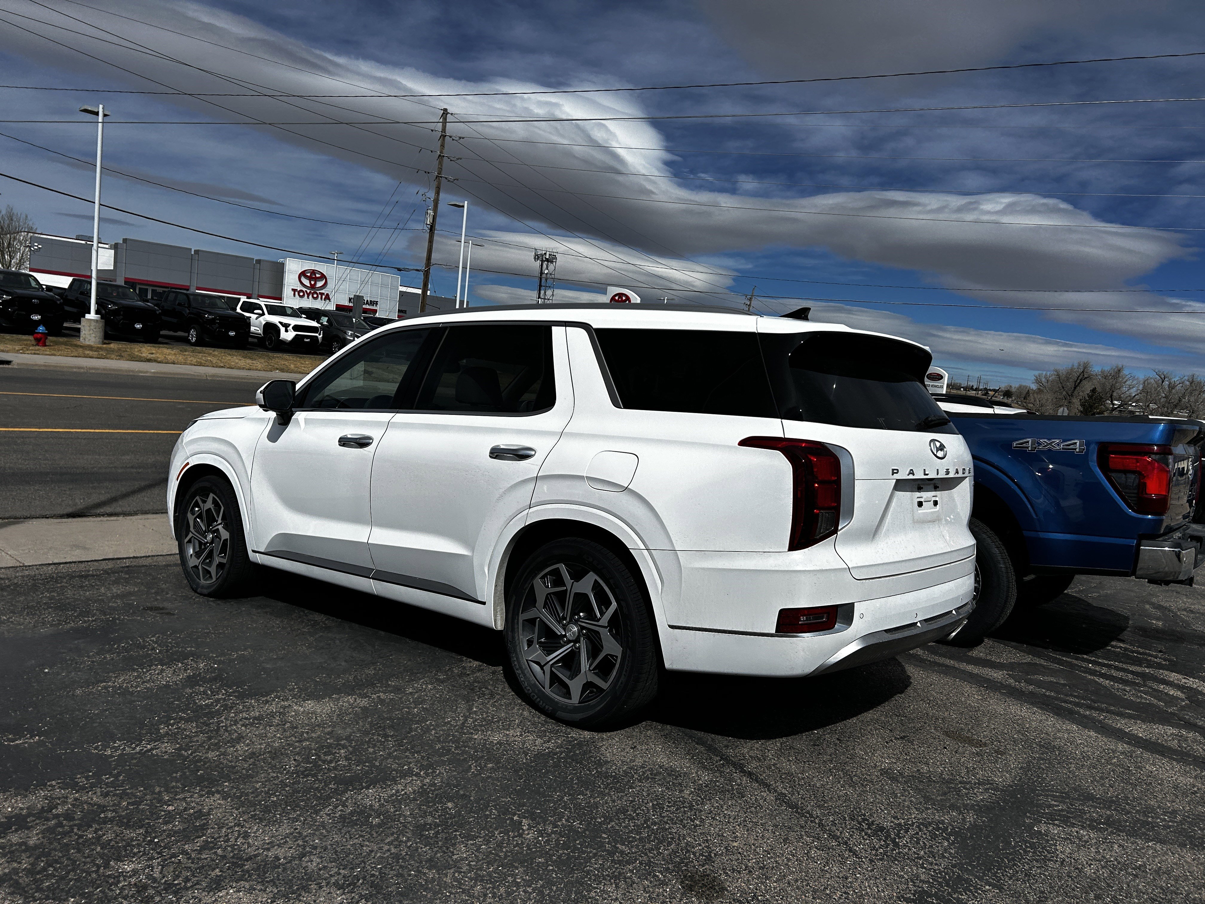 Used 2022 Hyundai Palisade Calligraphy image 3