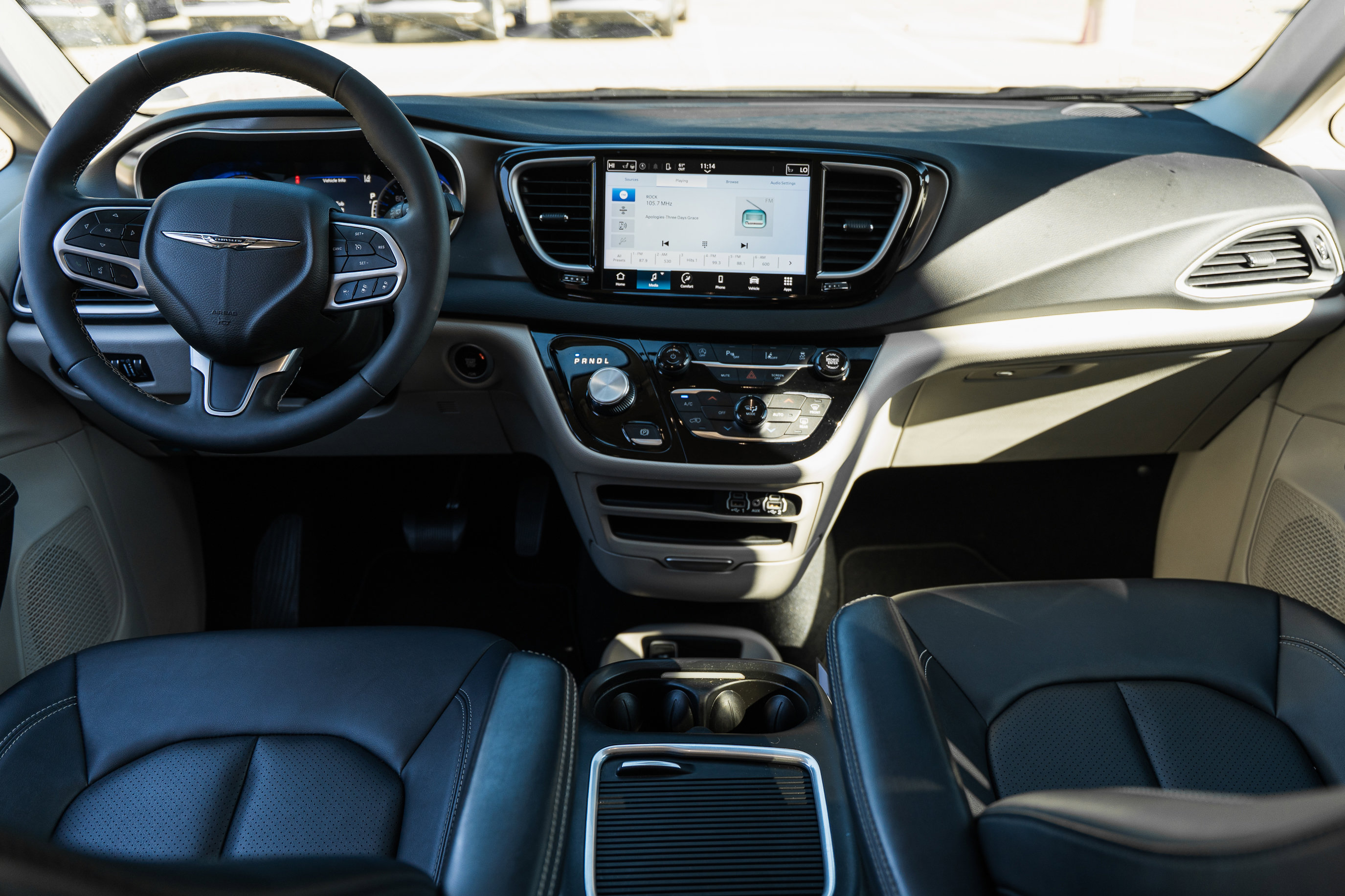 Used 2024 Chrysler Pacifica Touring-L image 8