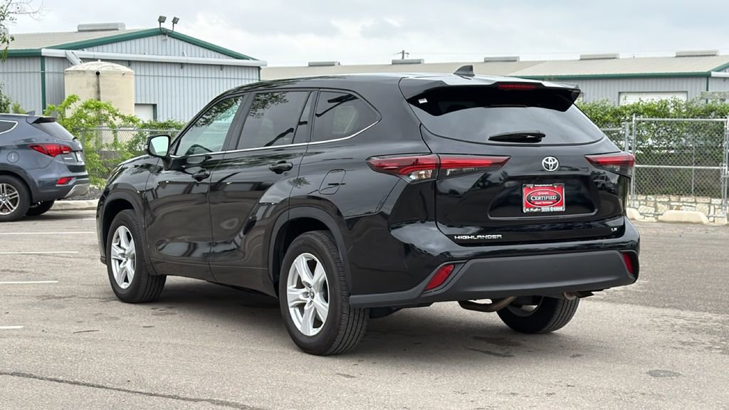 Certified 2025 Toyota Highlander LE image 9