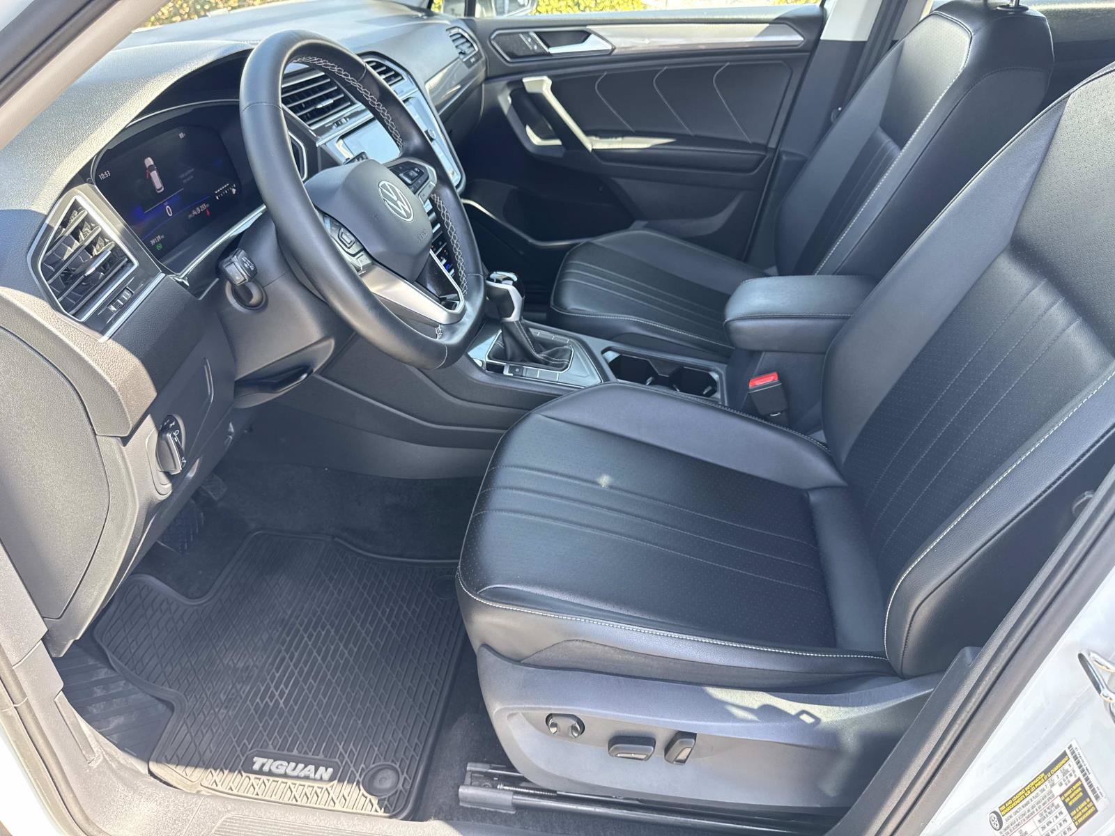 Certified 2024 Volkswagen Tiguan SE FWD image 22