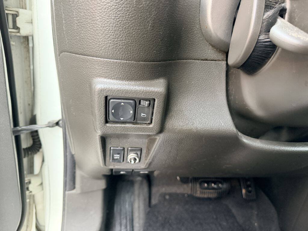 Used 2010 Nissan Cube 1.8 S w/ Interior Designer Pkg FWD image 13